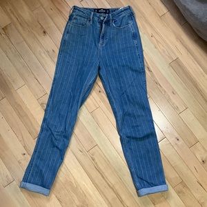 Hollister Ultra High-Rise Mom Jean Size 24